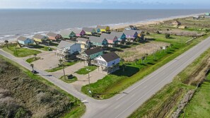 Exterior - Holiday Special! Views! Beachside, HotTub, Arcade, FirePit, Pets, Family Retreat (Galveston)