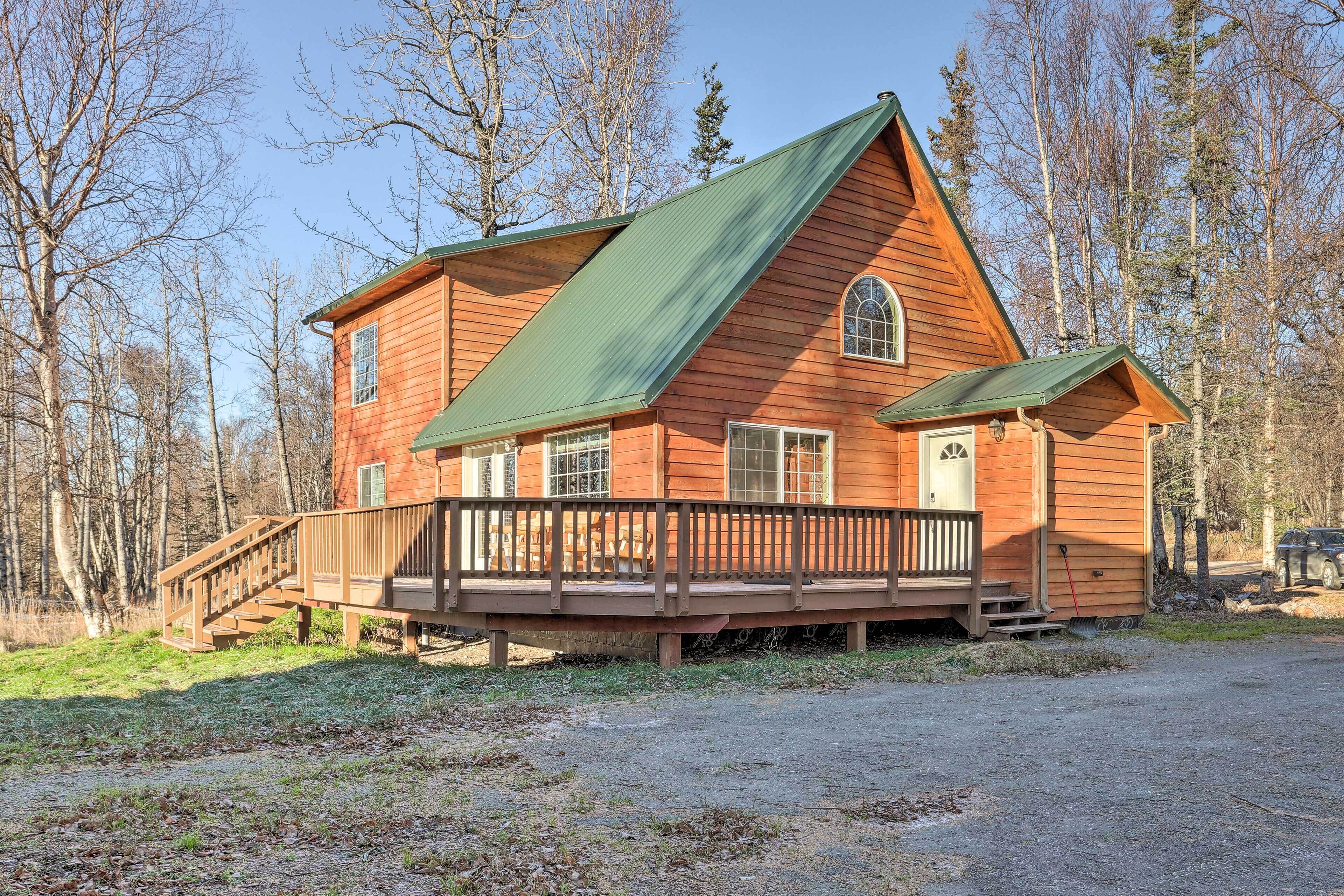 Spacious & Private Home w/ Lazy Mountain View