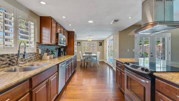 Utensilis de cuina, vaixella i coberteria