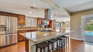 Utensilis de cuina, vaixella i coberteria