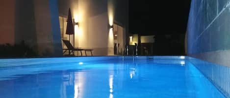 Outdoor pool, a heated pool