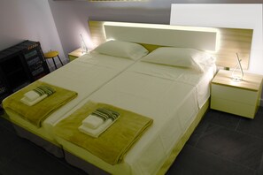 5 bedrooms, in-room safe, travel crib, free WiFi - VillasRoyale Trespalomas, Meloneras Hills (San Bartolomé de Tirajana)