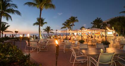 Thanksgiving Special! Luxury Condo on Grace Bay! PLAZA at OCW!