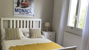 3 bedrooms, desk, travel crib, free WiFi