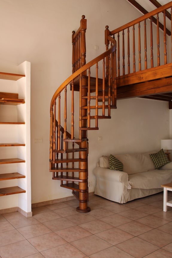 3 Bed House With Own Pool Within Walking Distance Of Carcassonne City Centre. - Carcassonne