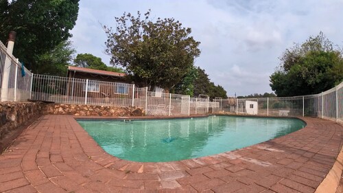 Private Cottage - 5 minutes to the Cradle of Humankind