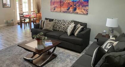 Heated Pool, Hot Tub, Golf, Private Putting Green, Backyard Retreat!