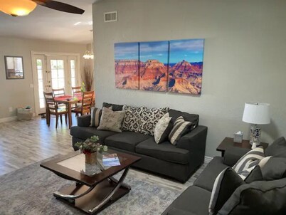 Heated Pool, Hot Tub, Golf, Private Putting Green, Backyard Retreat!