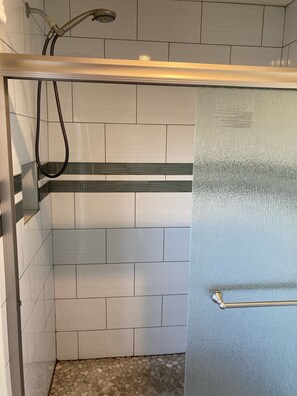 Combined shower/tub, hair dryer, towels, soap - Heated Pool, Hot Tub, Golf, Private Putting Green, Backyard Retreat! (Phoenix)