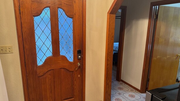 A wooden door with a diamond-patterned glass window, a keyhole, and a doorbell. - Quiet and comfortable Two Bedrooms, one Bathroom up to group of Four. (Mission)