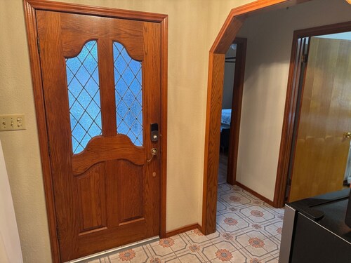 Quiet and comfortable Two Bedrooms, one Bathroom up to group of Four.