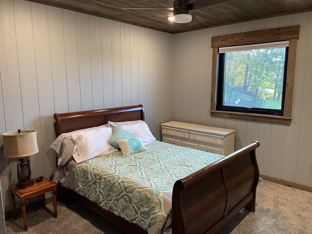 Spacious Family Retreat with Heated Pool/Hot Tub Long Lake Frontage