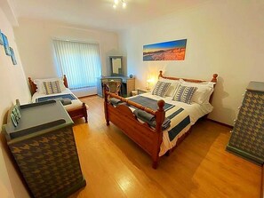 4 habitaciones, tabla de planchar con plancha y wifi gratis 