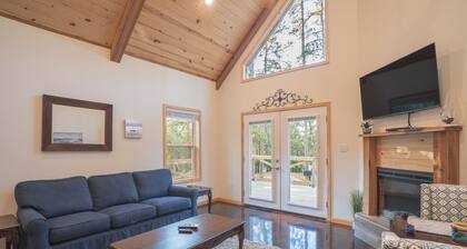 Cabin D at Safe Harbor Brady Mountain on Lake Ouachita!