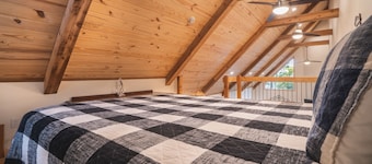 Cabin D at Safe Harbor Brady Mountain on Lake Ouachita!