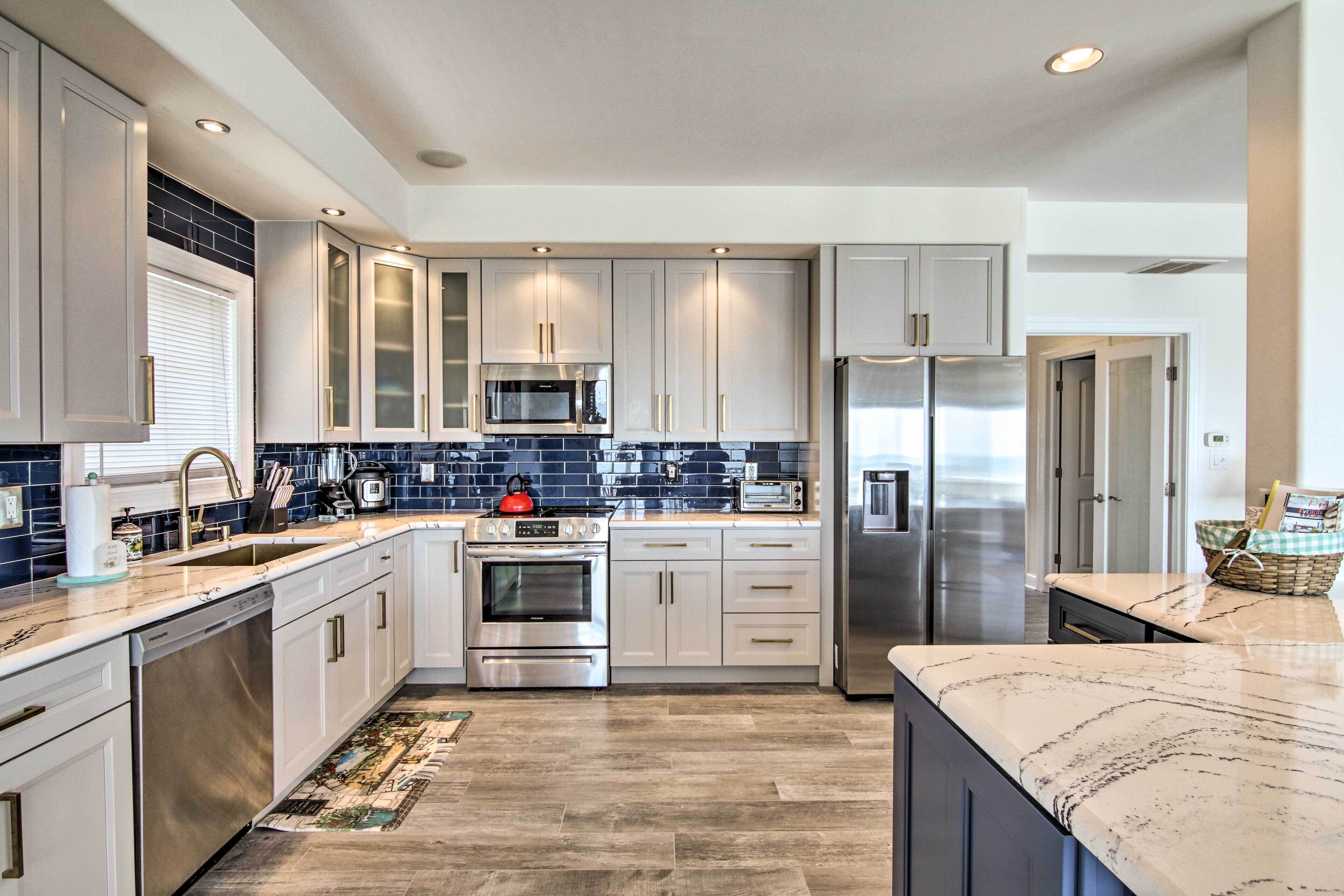 Fridge, microwave, stovetop, dishwasher