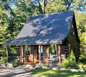 Exterior - The Wildflower - Private cabin in wooded setting (Middlefield)