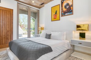 Villa (Multiple Bedrooms) | 8 habitaciones, tabla de planchar con plancha y ropa de cama