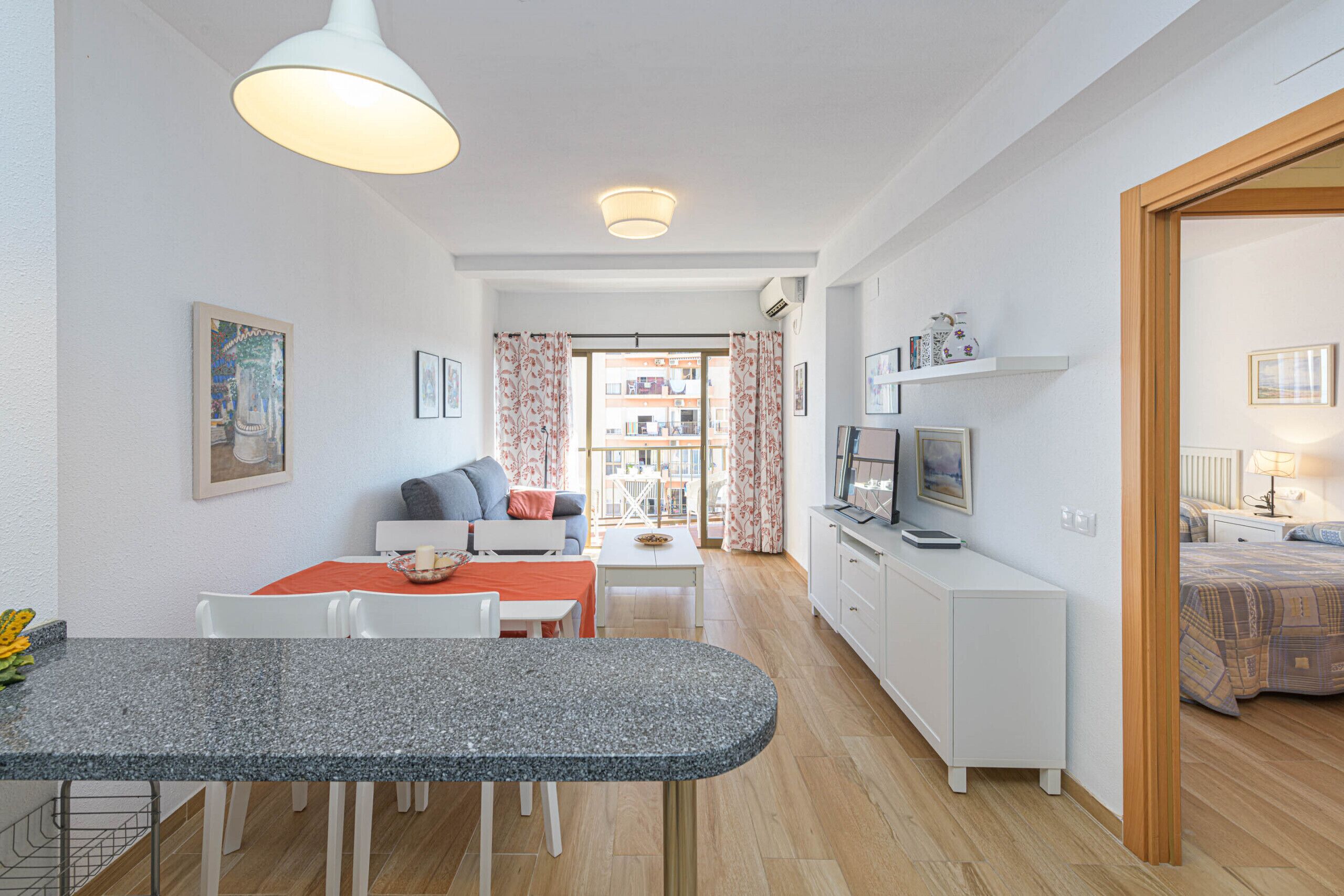 1 slaapkamer, een strijkplank/strijkijzer, gratis wifi, beddengoed