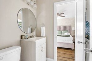 Hair dryer - Humble Home on Harrison | Mins to USC | Sleeps 4 (Columbia)