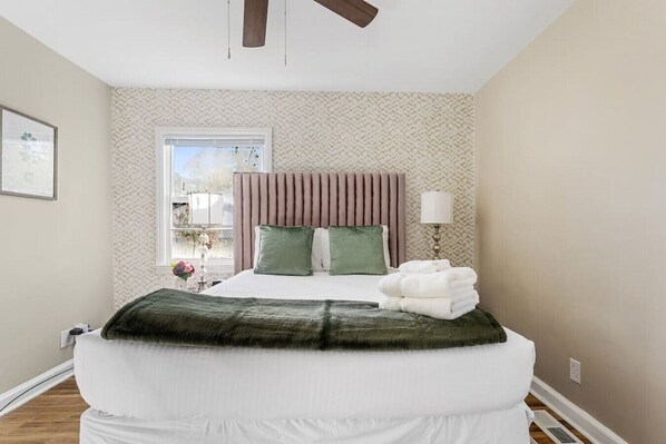 2 bedrooms, desk, iron/ironing board, travel crib