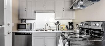 Humble Home on Harrison | Mins to USC | Sleeps 4