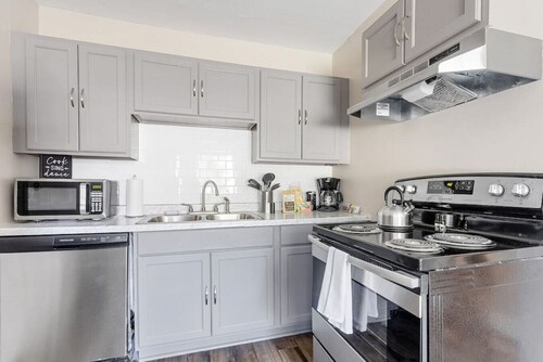 Humble Home on Harrison | Mins to USC | Sleeps 4