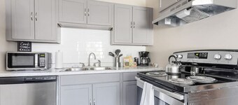 Humble Home on Harrison | Mins to USC | Sleeps 4