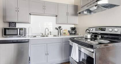 Humble Home on Harrison | Mins to USC | Sleeps 4