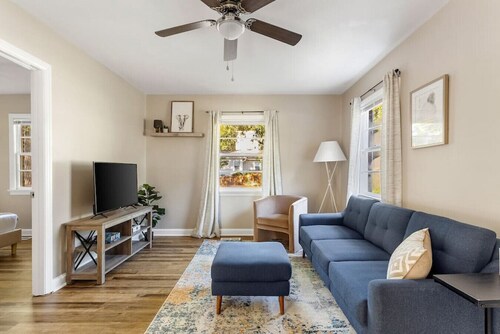 Humble Home on Harrison | Mins to USC | Sleeps 4