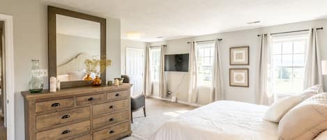 5 bedrooms, desk, free WiFi, bed sheets