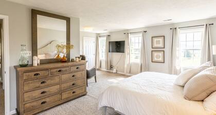 Spacious, Beautiful, Quiet Home with Amazing Old Rag Views