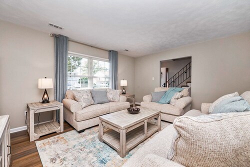 4BD home with gameroom and pool, close to Langley & PTC!