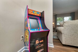 Games room - 4BD home with gameroom and pool, close to Langley & PTC! (Hampton)