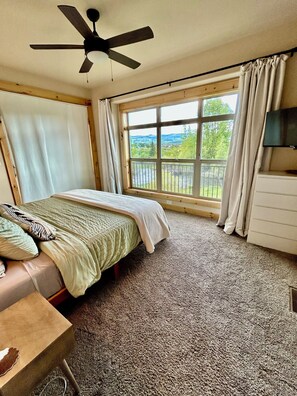 3 bedrooms, iron/ironing board, travel cot, free WiFi