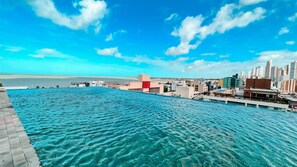 Outdoor pool - Studio Quality Suites Tambaú Genius Flats (João Pessoa)