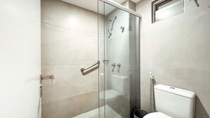Habitación cuádruple estándar | Baño | Secadora de cabello 
