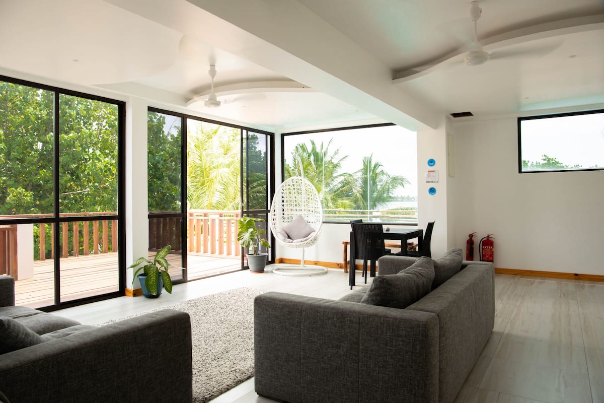 Deluxe Double or Twin Room, 1 Queen Bed, Non Smoking, Sea View | Living area