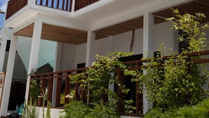 Unclassified image, 4 of 20, button - Zeeo - Beachfront (Thulusdhoo Island)
