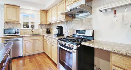 Quiet Cambrian 2BR: Kitchen, Washer+Dryer, Parking, AC near Good Sam Hospital