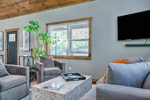 Televisión y chimenea