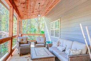 Terrace/patio - Cozy mountain oasis with hot tub, grill, fire pit and 1200 sf of deck (Blue Ridge)