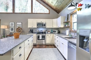 Refrigerador, microondas, horno y parrilla de estufa