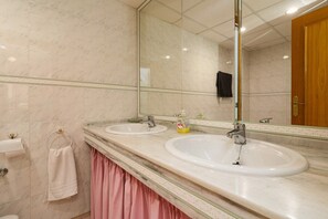 Bathroom - Alvarito Playa (Marbella)