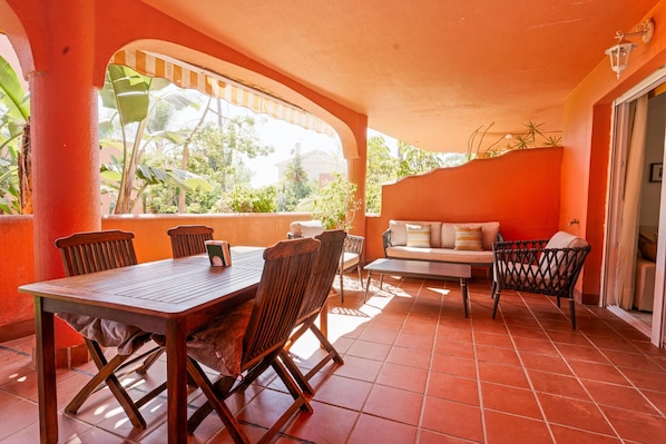 Outdoor dining