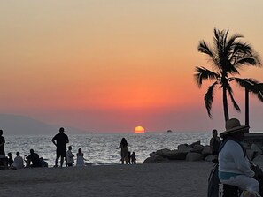 Beach nearby, sun loungers, beach towels
