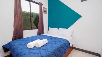 Standaard appartement, uitzicht op tuin | 1 slaapkamer, een bureau, geluiddichte muren, gratis wifi