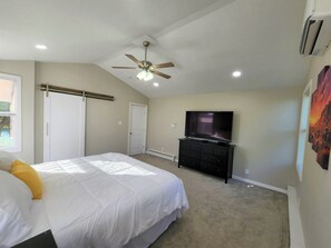 4 habitaciones, escritorio, tabla de planchar con plancha y wifi gratis 