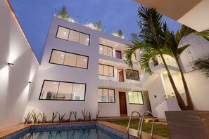 حمّام سباحة خارجي