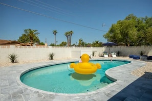 A heated pool - Old Town Scottsdale Luxury Oasis With Heated Pool (Scottsdale)